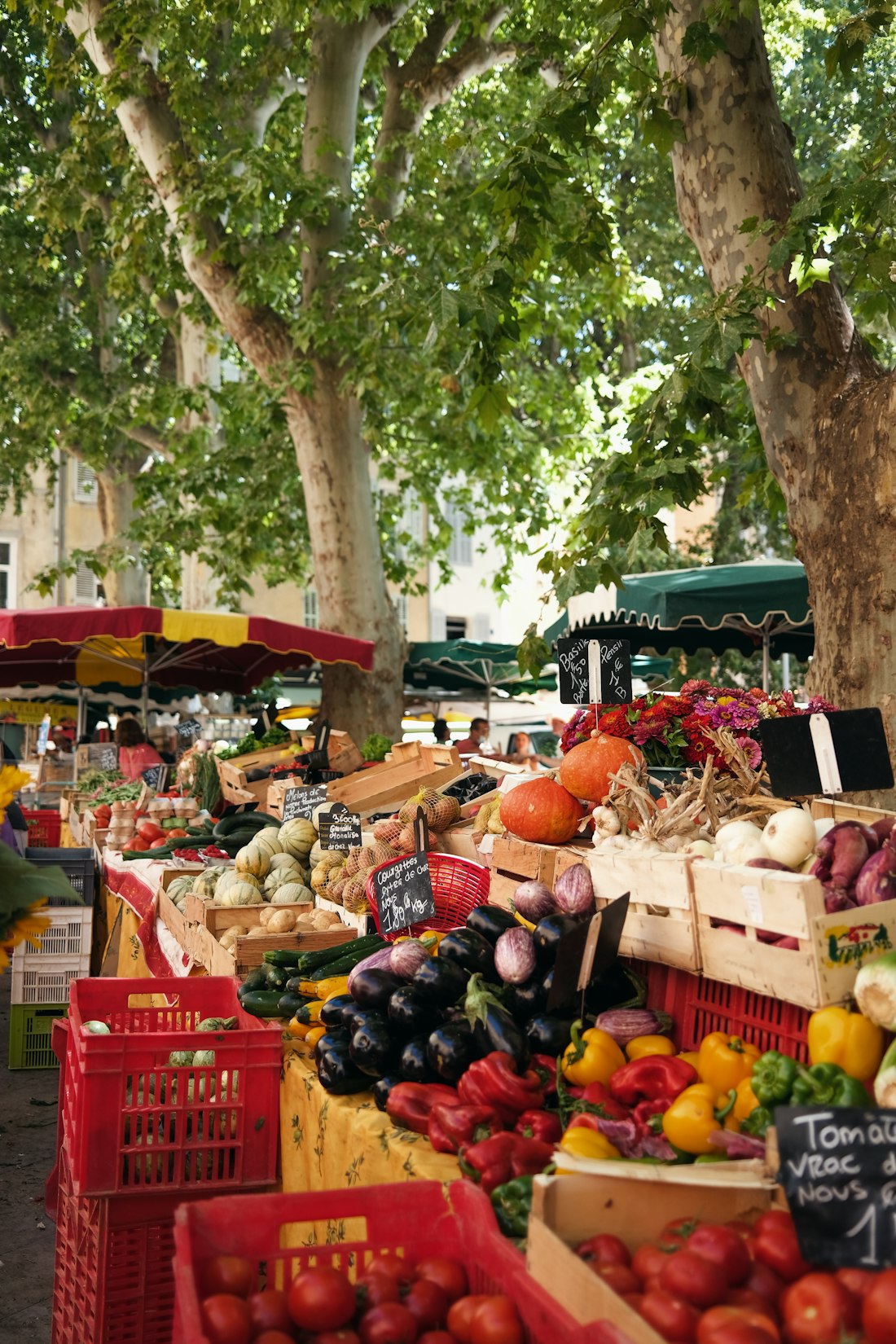 Étal de fruits et légumes du marché